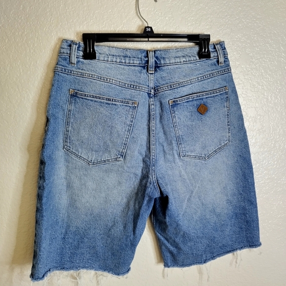 Abrand Jeans Carrie High Rise Shorts In Naomi Sz 30 - Picture 6 of 10